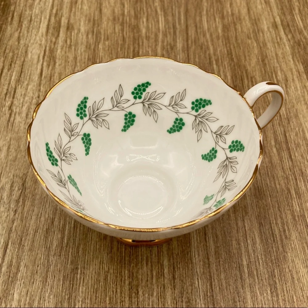 VINTAGE CROWN STAFFORDSHIRE fine bone china  mare England. - Picture 3 of 9